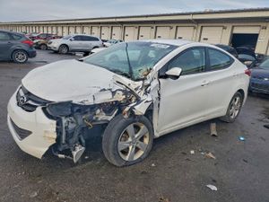 Hyundai Elantra GLS 1.8L 4 2013