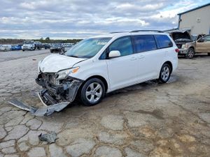 Toyota Sienna LE 3.5L 6 2015