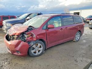 Toyota Sienna LE 3.5L 6 2013