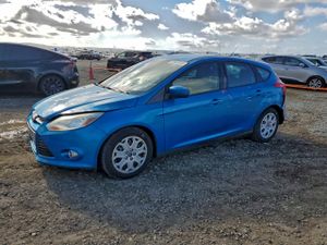 Ford Focus SE 2.0L 4 2012