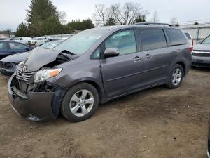 Toyota Sienna LE 3.5L 6 2015