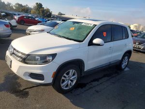 Volkswagen Tiguan S 2.0L 4 2013