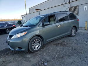 Toyota Sienna XLE 3.5L 6 2011