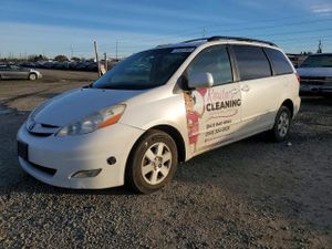 Toyota Sienna XLE 3.5L 6 2010