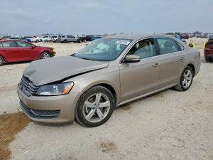 Volkswagen Passat SE 1.8L 4 2015