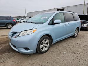 Toyota Sienna LE 3.5L 6 2015