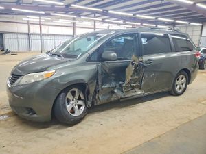 Toyota Sienna LE 3.5L 6 2013