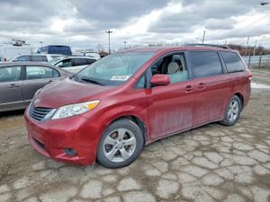Toyota Sienna LE 3.5L 6 2013