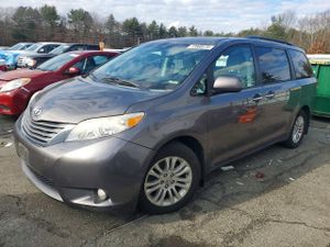 Toyota Sienna XLE 3.5L 6 2014