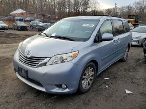 Toyota Sienna XLE 3.5L 6 2014