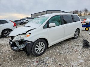 Toyota Sienna LE 3.5L 6 2011