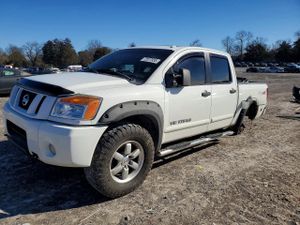 Nissan Titan S 5.6L 8 2011
