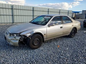 Toyota Camry CE 2.2L 4 2001