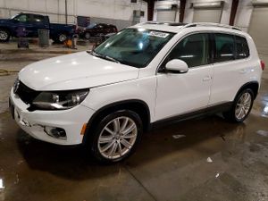 Volkswagen Tiguan S 2.0L 4 2014