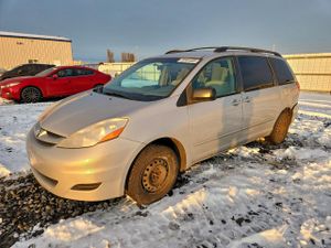 Toyota Sienna CE 3.5L 6 2010
