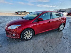 Ford Focus SE 2.0L 4 2012