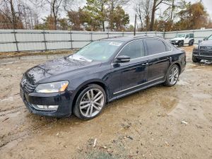 Volkswagen Passat SEL 2.0L 4 2013
