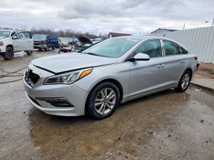 Hyundai Sonata SE 2.4L 4 2015