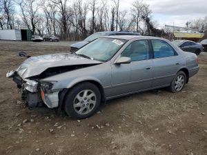 Toyota Camry CE 3.0L 6 2001