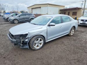 Volkswagen Passat SE 2.0L 4 2012