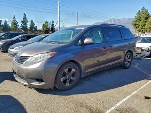 Toyota Sienna LE 3.5L 6 2011