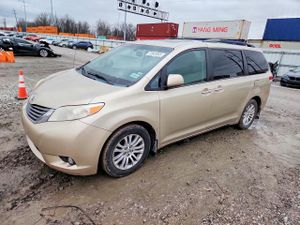 Toyota Sienna XLE 3.5L 6 2013