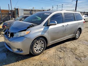 Toyota Sienna XLE 3.5L 6 2015