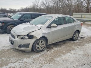 Chevrolet Aveo (Sonic) LT 1.4L 4 2014