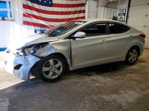 Hyundai Elantra GLS 1.8L 4 2013