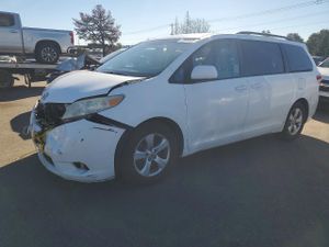 Toyota Sienna LE 3.5L 6 2011