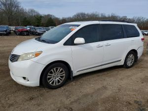 Toyota Sienna XLE 3.5L 6 2014