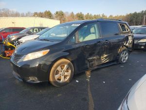 Toyota Sienna LE 3.5L 6 2011