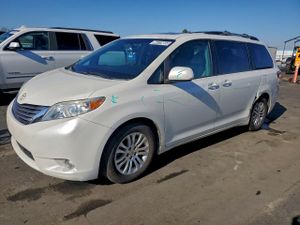 Toyota Sienna XLE 3.5L 6 2015