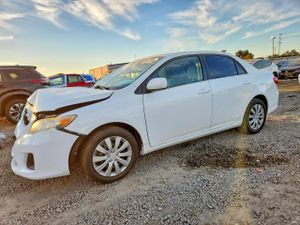 Toyota Corolla BASE 1.8L 4 2013