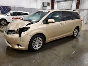 Toyota Sienna XLE 3.5L 6 2011