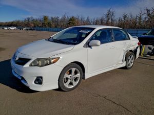 Toyota Corolla BASE 1.8L 4 2013
