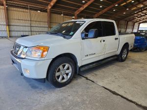 Nissan Titan S 5.6L 8 2014