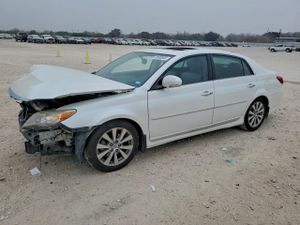 Toyota Avalon BASE 3.5L 6 2011