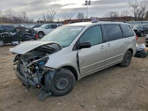 Toyota Sienna CE 3.5L 6 2010