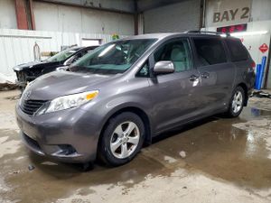 Toyota Sienna LE 3.5L 6 2013