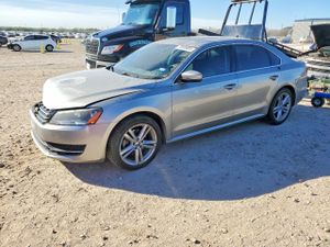 Volkswagen Passat SE 2.0L 4 2014