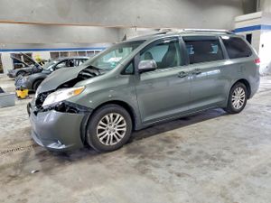 Toyota Sienna XLE 3.5L 6 2011