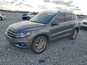 Volkswagen Tiguan S 2.0L 4 2014