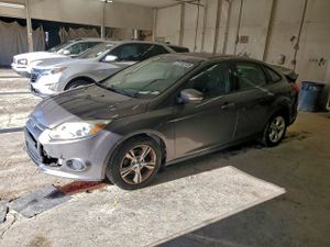 Ford Focus SE 2.0L 4 2013