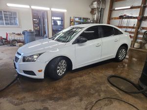 Chevrolet Cruze LS 1.8L 4 2011