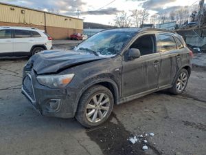 Mitsubishi Outlander SE 2.0L 4 2014