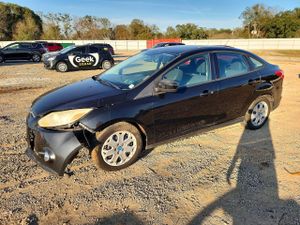Ford Focus SE 2.0L 4 2012