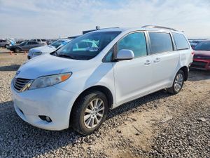 Toyota Sienna XLE 3.5L 6 2013