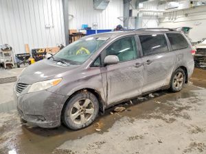 Toyota Sienna LE 3.5L 6 2012