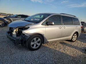Toyota Sienna LE 3.5L 6 2015